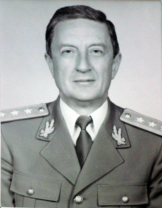 Victor Stănculescu a luat MApN prin surprindere