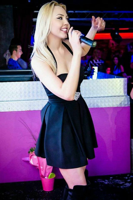 Cornelia, dansatoarea preferată a maneliştilor, s-a rugat pentru Denisa