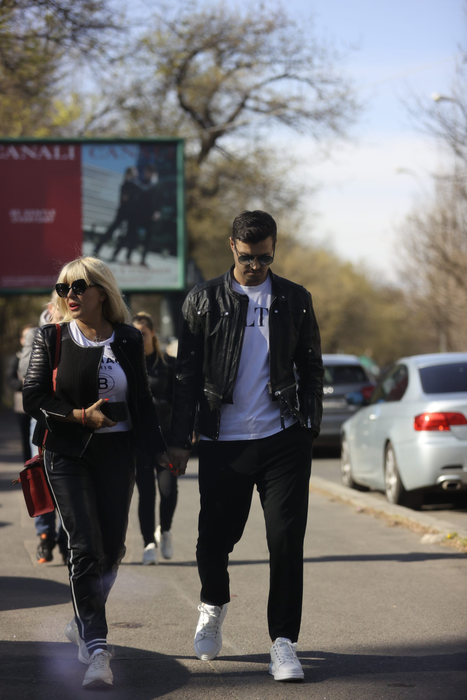 Elena Udrea și Adrian Alexandrov, la plimbare, de mână, prin parcul Herăstrău (Foto: CANCAN.RO)