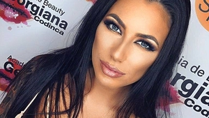 Primele imagini cu Roxana Vancea pe paginile unei reviste pentru adulți!