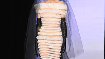 E femeie? E barbat? Nu conteaza, e mireasa colectiei!