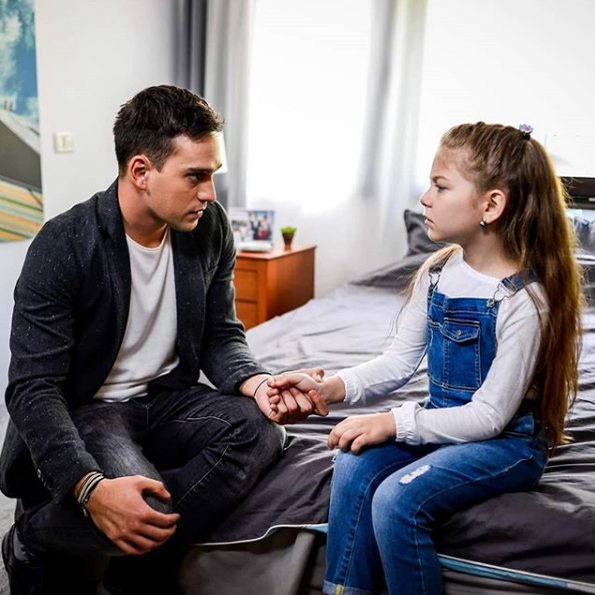 Ioan stă de vorbă cu fiica Anei