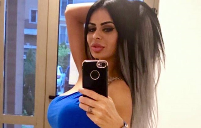 EXCLUSIV / Renata s-a pozat provocator la piscină!  Imagini demențiale cu ex-iubita lui Leo de la Strehaia!