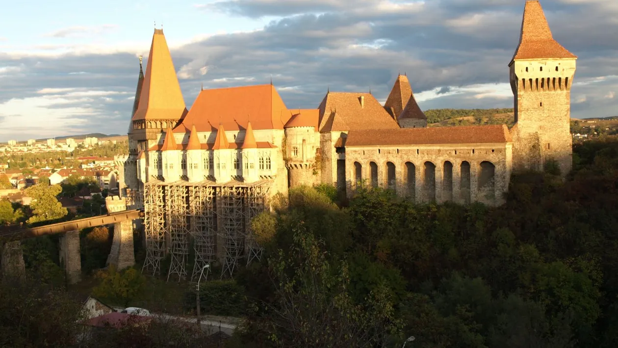 Ofertă şoc! Castelul Corvinilor de la Hunedoara va fi închiriat cu ora de Revelion! Află cu cât!