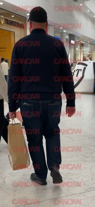Generalul e dotat cu două telefoane