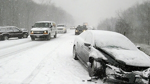 Accident in lant pe A1! Sapte persoane au fost ranite si 20 de masini avariate