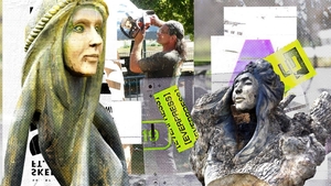 El e sculptorul cu drujba care face artă din arborii putreziți