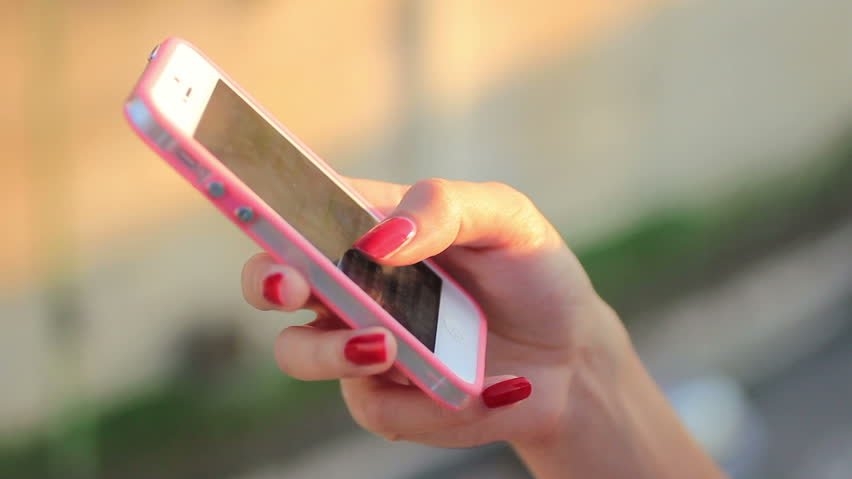 O tânără din Dej a abordat un bărbat căsătorit, pe Facebook, iar apoi a început să-l șantajeze. Câți bani a reușit să obțină