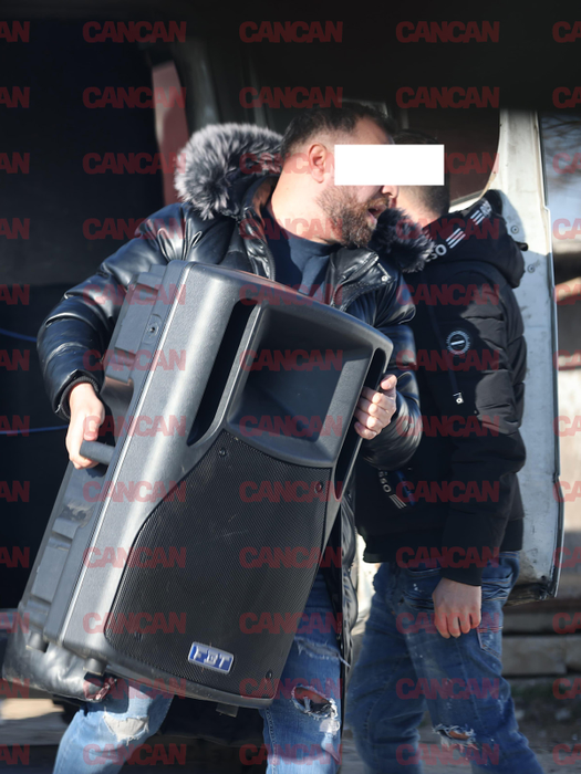 Ploaie de bani la înmormântarea lui Gigi ”Geamănu”! Aflat în închisoare, temutul Sandu Geamănu a dat dedicații prin telefon. Împăratul” Petre Geamănu, faimosul Aurică Papuașu, Scandal, Chinezu Spoitoru, Gigi Buba, Baronu, Narcis de la Bărbulești sau Geantă l-au condus pe ultimul drum