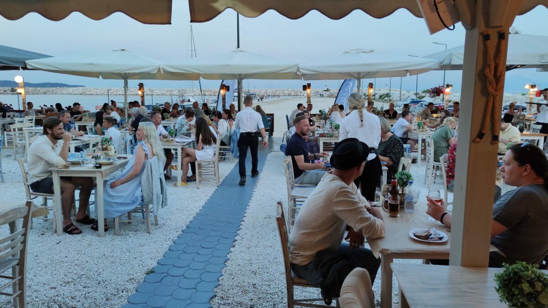 De necrezut ce a păţit o româncă în vacanţa din Grecia? “Au micşorat cantităţile sau au scos garniturile”
