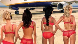 Frumusetea lor iti da aaaaaripi! S-a lansat controversatul calendar sexy al stewardeselor Ryanair, editia 2012