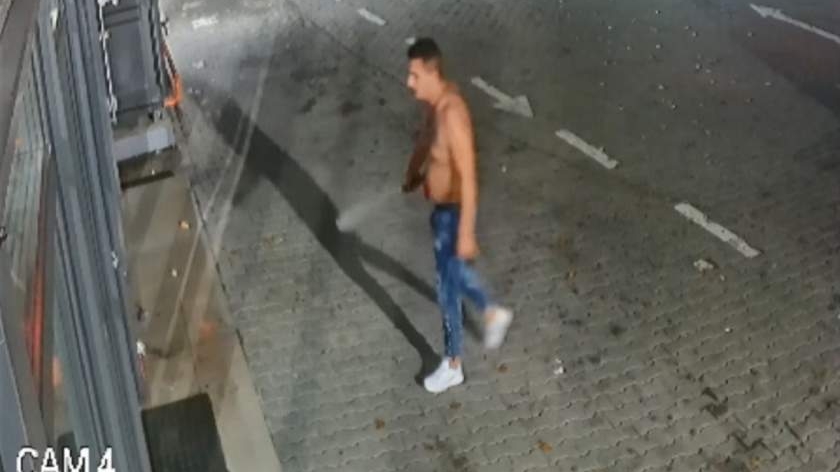 Scene șocante în Argeş! Un tânăr înarmat cu o macetă a terorizat angajaţii unei benzinării
