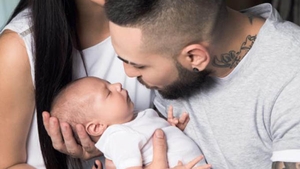 Ce a ajuns sa faca fosta sotie a lui Velea ca sa il uite pe cantaret! Cum au filmat-o paparazzii dupa ce a nascut Antonia!