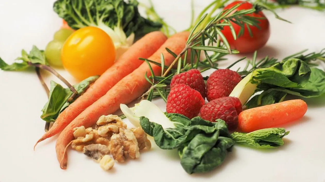 TOP 5 fructe, legume și semințe care te mențin tânăr. Ce trebuie să mănânci