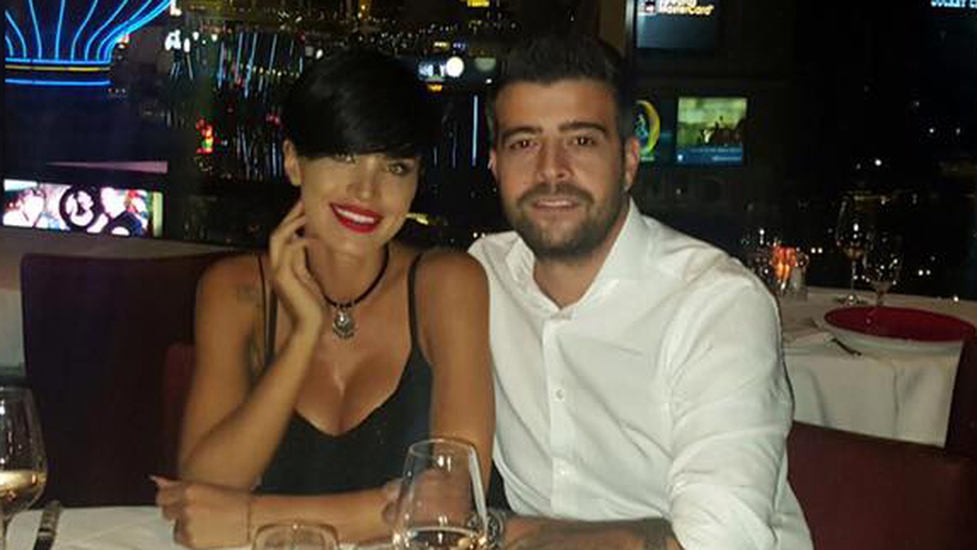 Cine o consolează pe Adelina Pestriţu în locul lui Speak! O iubeşte extrem de tare pe brunetă!