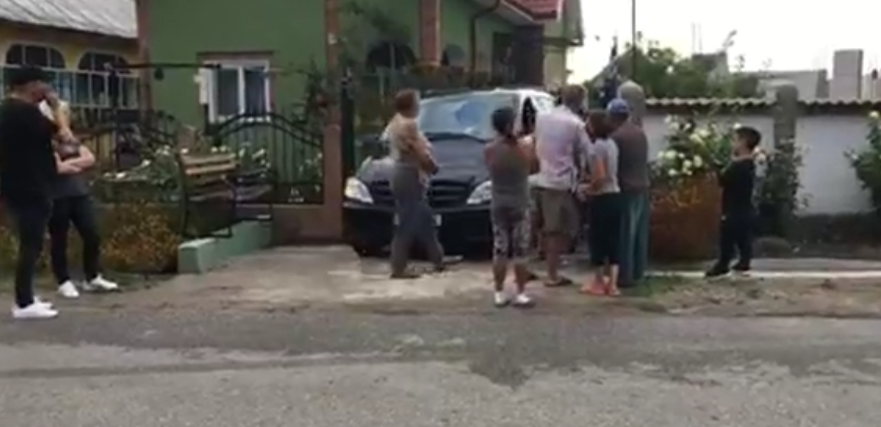 Maşina cu trupul neînsufleţit al Denisei a ajuns la Ştefăneşti