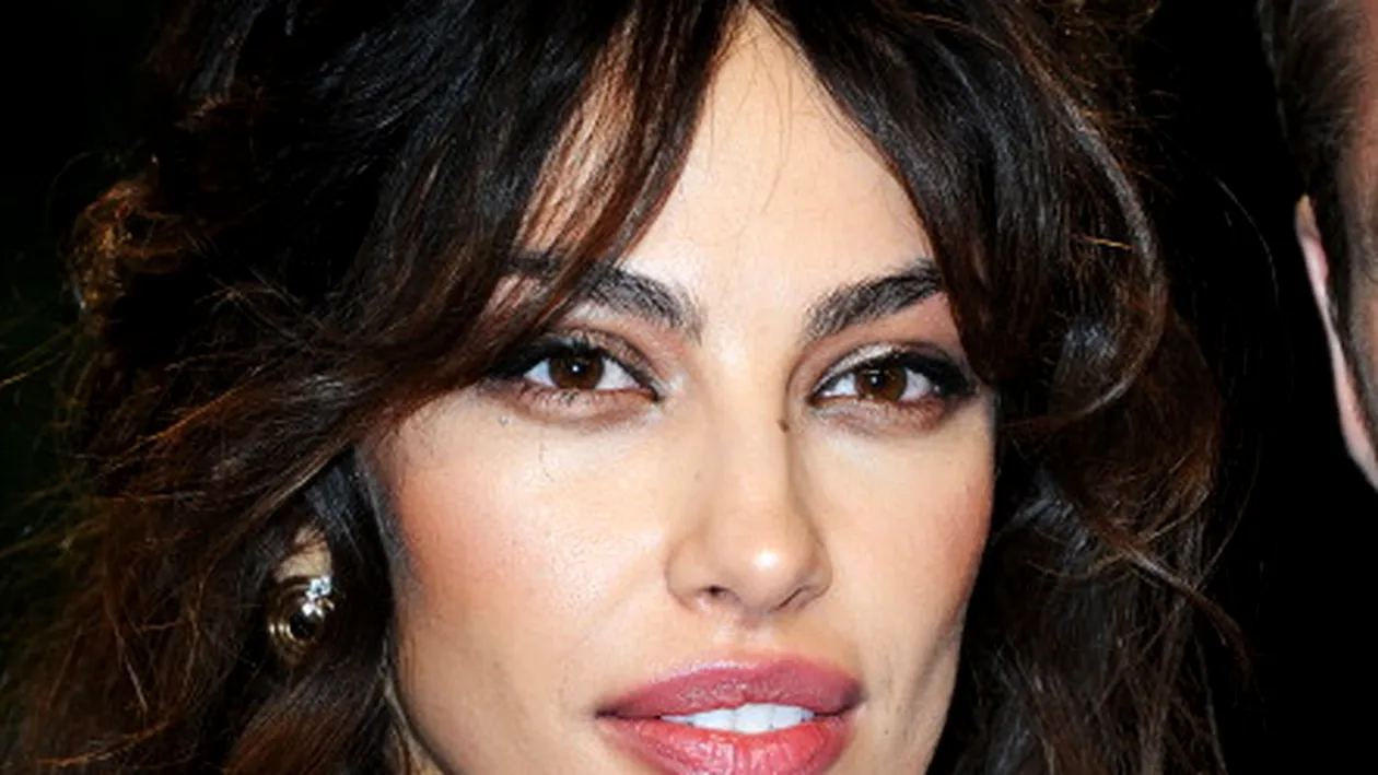 Madalina Ghenea, doborata de depresie? Dezamgaita de prieteni, olteanca se concentreaza pe cariera! Vezi cand s-ar putea marita!