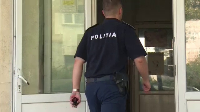 Doi tineri din Giurgiu care vindeau droguri, inclusiv pe litoral, reținuți