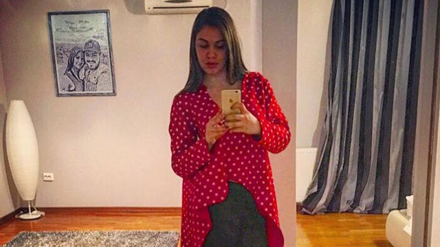 Fiica lui Florin Salam, cu sanii la vedere! Betty e din ce in ce mai indrazneata!