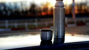 Pericolul care se ascunde în sticla reutilizabilă sau termos. Ce au descoperit cercetătorii în ea