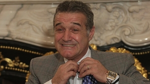 PRIMELE IMAGINI CU GIGI BECALI IN INCHISOARE! Latifundiarul din Pipera face legea la Jilava. Detinutii ii fac pana si masaj