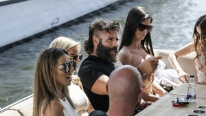 Ce chirie colosală plătește Dan Bilzerian pentru conacul din Los Angeles în care organizează petreceri. De unde provin banii