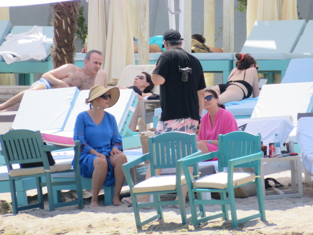 Andreea Esca, cu familia și prietenii la mare