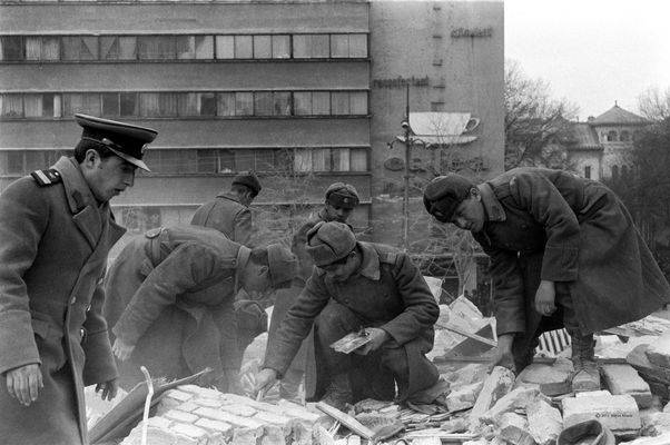 Imagini de colecţie de la cutremurul din 1977