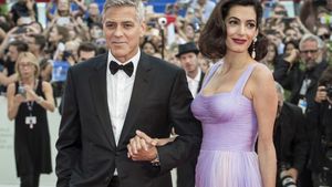 Prima apariţie pe covorul roşu a cuplului George şi Amal Clooney după ce au devenit părinţi! Cum arată soţia actorului după ce a născut gemeni! 
