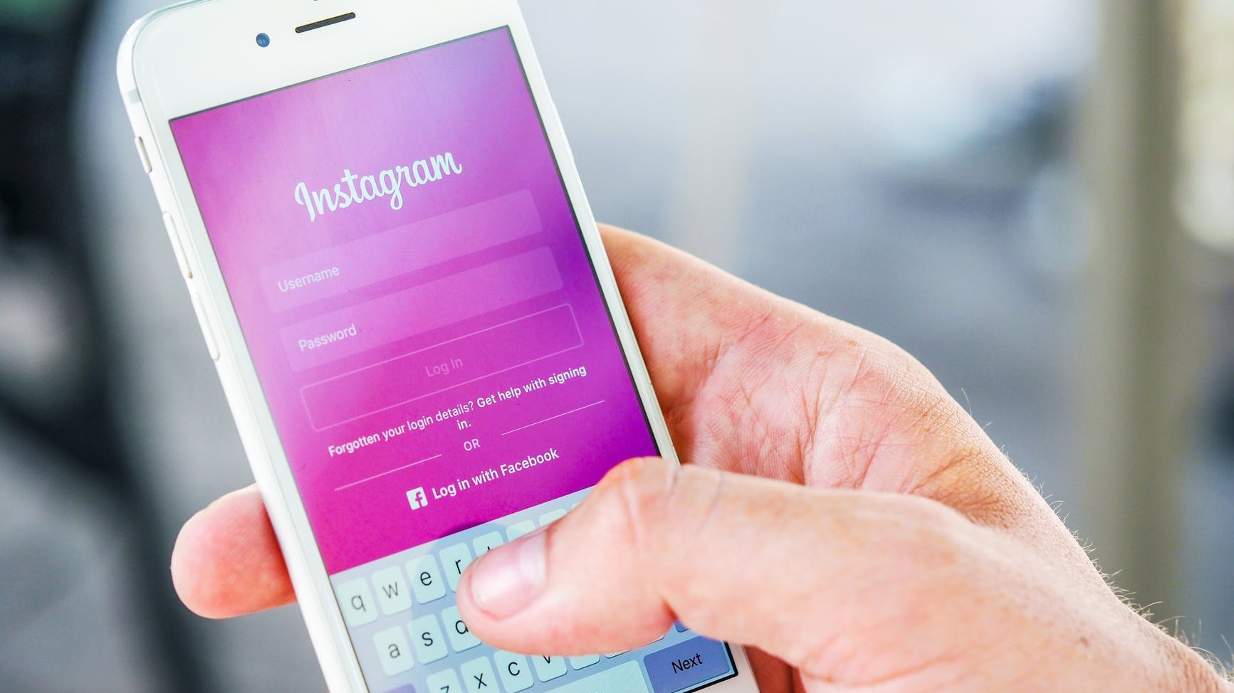 Atenție! Utilizatorii Instagram, vizaţi de o campanie phishing cu mesaje-capcană