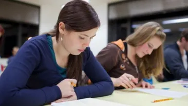 Rezultate BAC 2013. Află aici primele cifre ale examenului de BACALAUREAT. Peste 50% dintre elevi au promovat la nivel national