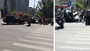 Accident înfiorător în București! Două mașini s-au ciocnit puternic, iar una dintre ele s-a răsturnat