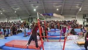 VIDEO - Dramatic! O gimnastă a fost la un pas să rămână infirmă pe viaţa, dar a fost salvată în ultimul moment 