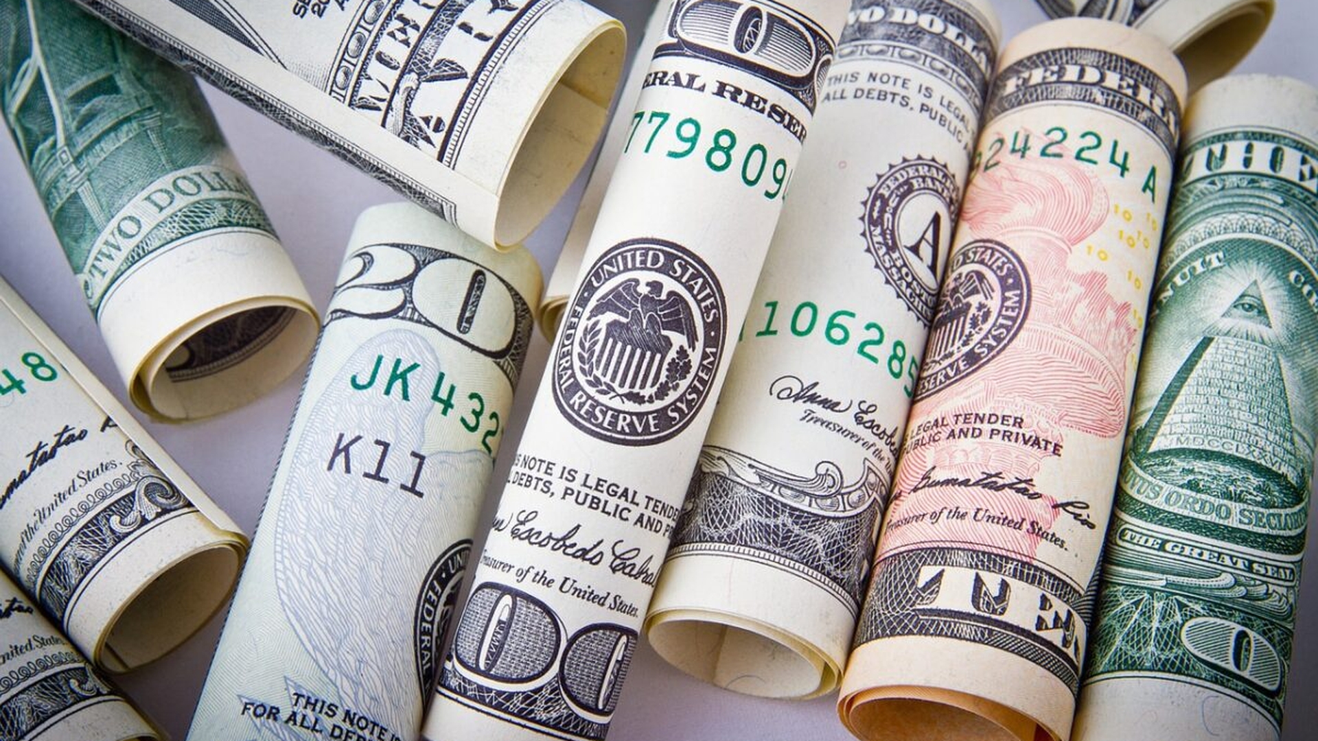 Curs valutar 26 septembrie 2022. Dolarul a ajuns la un maxim istoric! Cât valorează euro, lira sterlină și indicele ROBOR