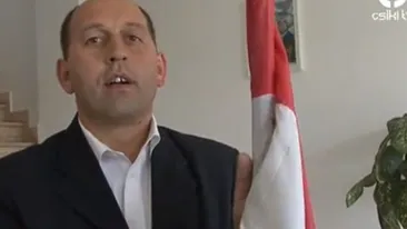 Sfidare la adresa romanilor. Un primar din Harghita refuza sa dea jos steagul Ungariei de pe cladirea Primariei!