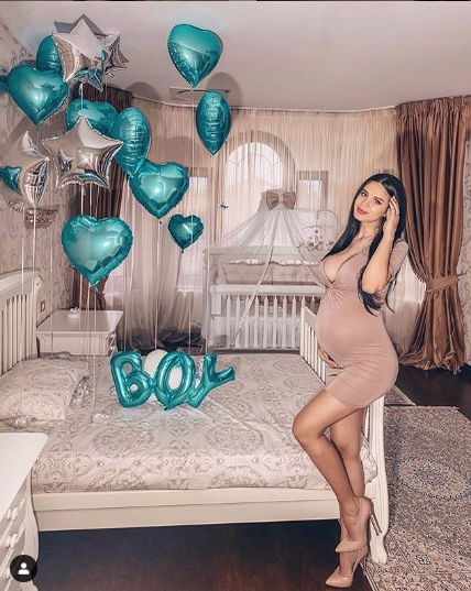 Larisa Ionescu a născut în secret! Avem primele imagini cu bebelușul și numele pe care l-a primit