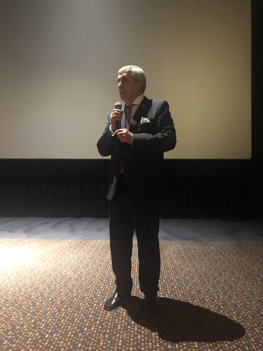 Călin Popescu Tăriceanu, la premiera fabulosului film ”ExCES de Eleganță”. Pelicula ecranizează ediția din 2018 a Concursului de Eleganță Sinaia