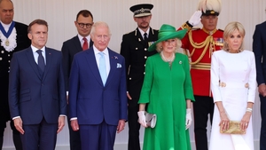 Emmanuel Macron, ignorat de soția lui înainte să ajungă la castelul Windsor. Gestul făcut de Brigitte i-a făcut pe toți să-și dea coate