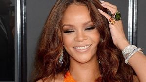 Rihanna a făcut senzaţie la Grammy! Ţinuta aleasă pentru apariţia pe covorul roşu i-a lăsat pe toţi fără cuvinte