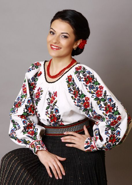 Cum arată cântăreața Olguța Berbec în ultimul trimestru de sarcină. FOTO