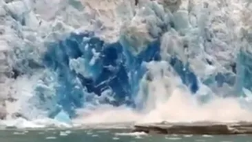 VIDEO Tulburator! Asa arata incalzirea globala de aproape! Un ghetar se topeste si este la un pas sa scufunde un vas!