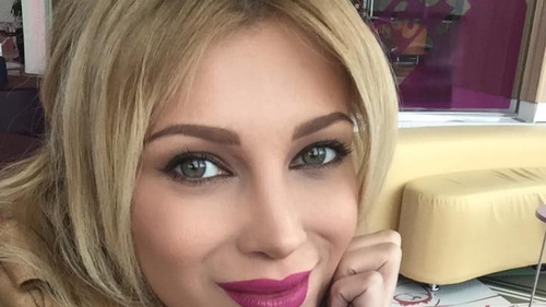 Lora şi-a lăsat fanii cu gura căscată cu ultima ei achiziţie. Ce a primit cântăreaţa de Mărţisor!