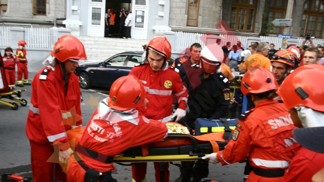 Parintii disperati ai celor sapte bebelusi arsi la Maternitatea Giulesti isi pot vedea copiii doar cateva minute pe zi