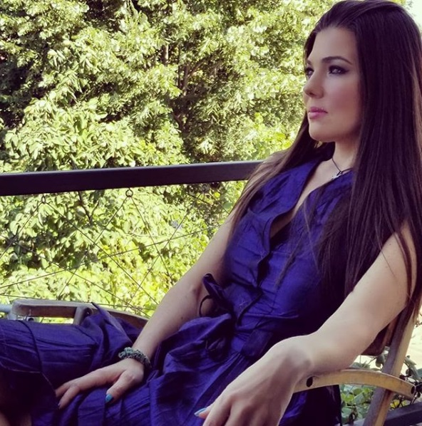 Paula Seling și soțul ei au devenit nași pentru un cuplu cunoscut. Artista și mireasa au strălucit în costume populare