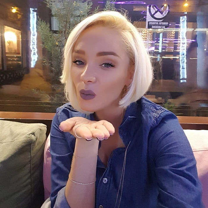 Maria Constantin le-a dat fanilor de gândit, după ce s-a afișat într-o emisiune TV cu o burtică ”suspectă”