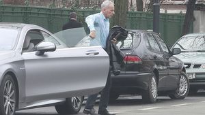 A făcut mega-avere din ”cablu”, însă e mai mult decât chibzuit. Ce tabiet bizar are milionarul singuratic în fiecare dimineaţă