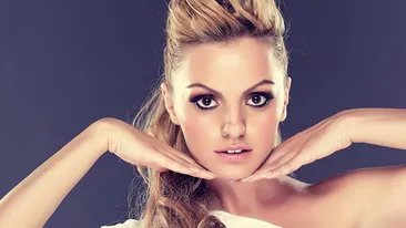 Ce a postat Alexandra Stan pe Facebook inainte de meciul Grecia-Romania! Ii iubesc pe GRECI