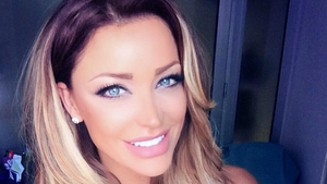 Bianca Dragusanu, cu TOTUL la vedere printr-o rochie transparenta! Fanii sunt in extaz: "Ce sani sexy ai!"