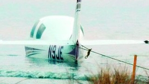 Omorat de avion pe plaja