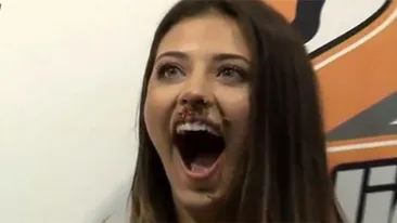 Antonia, asa cum nu ai vazut-o niciodata! S-a rupt in figuri cu doi americani vulgari: Ma uit dupa...